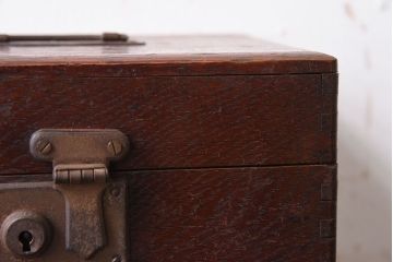 アンティーク雑貨　和製アンティーク　古い木の昭和レトロな印箱(小物収納箱)