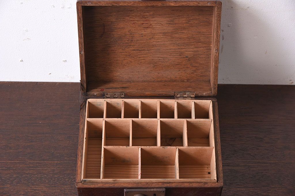 アンティーク雑貨　和製アンティーク　古い木の昭和レトロな印箱(小物収納箱)