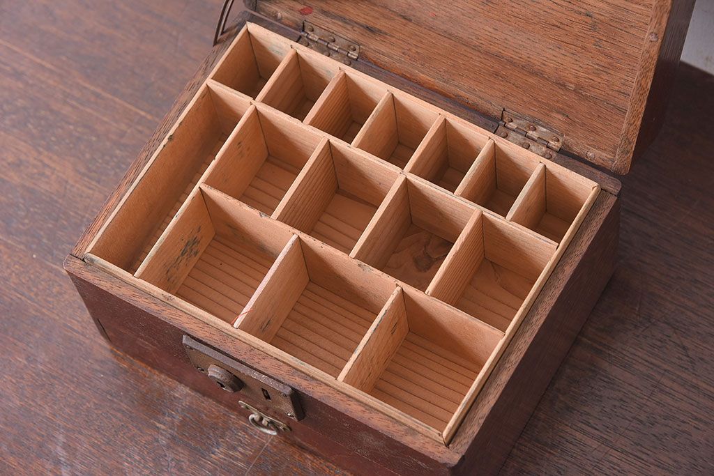 アンティーク雑貨　和製アンティーク　古い木の昭和レトロな印箱(小物収納箱)