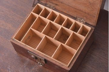 アンティーク雑貨　和製アンティーク　古い木の昭和レトロな印箱(小物収納箱)