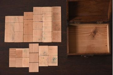 アンティーク雑貨　和製アンティーク　古い木の昭和レトロな印箱(小物収納箱)