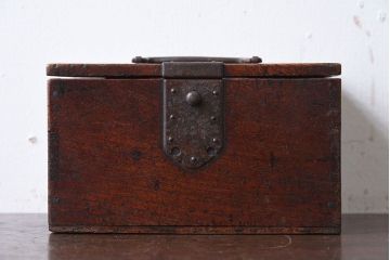 アンティーク雑貨　和製アンティーク　金具付き!古い木の印箱(小物収納箱)(2)