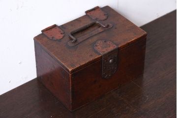 アンティーク雑貨　和製アンティーク　金具付き!古い木の印箱(小物収納箱)(2)