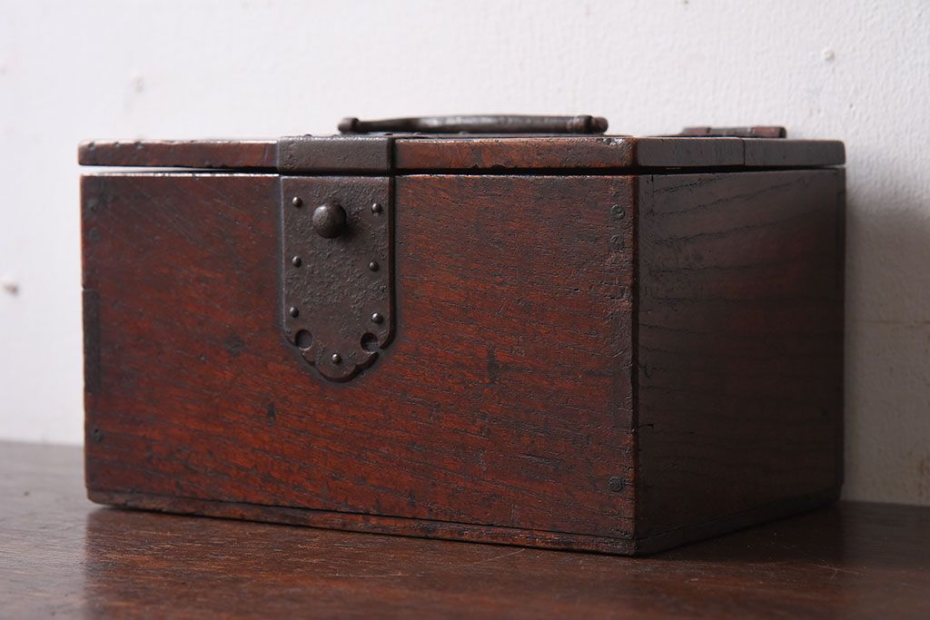 アンティーク雑貨　和製アンティーク　金具付き!古い木の印箱(小物収納箱)(2)