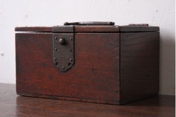 アンティーク雑貨　和製アンティーク　金具付き!古い木の印箱(小物収納箱)(2)