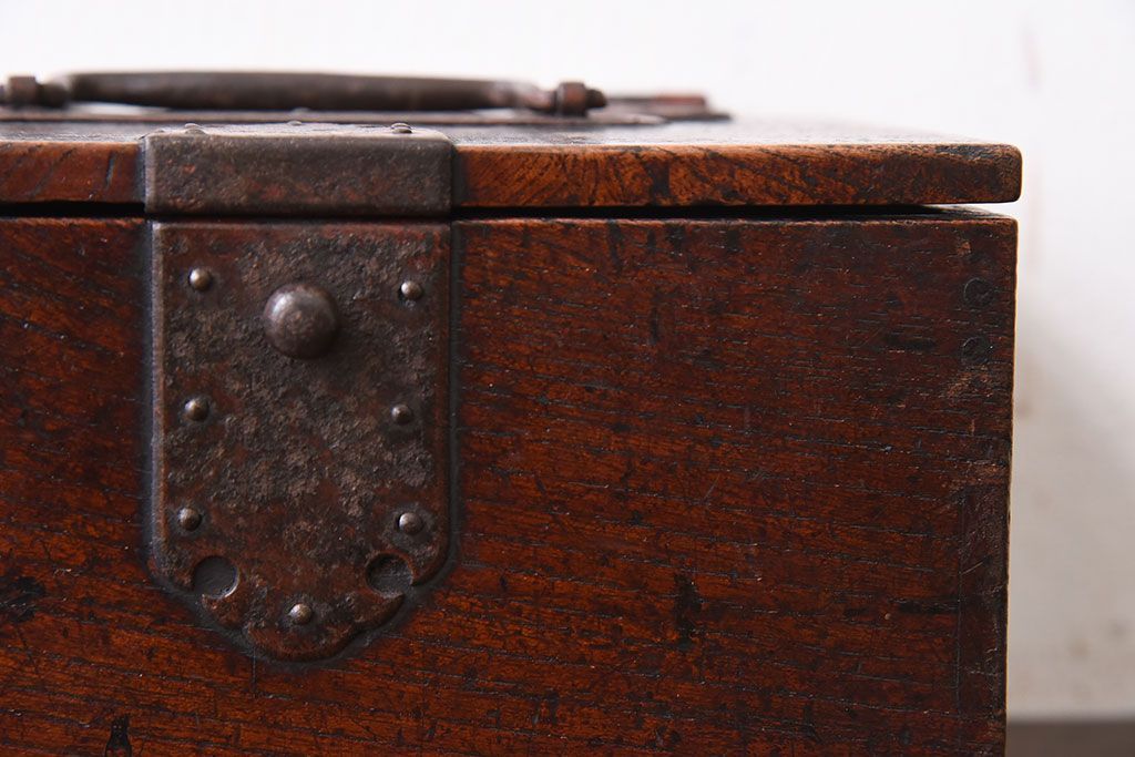 アンティーク雑貨　和製アンティーク　金具付き!古い木の印箱(小物収納箱)(2)