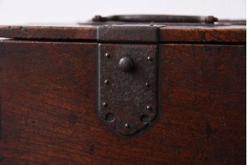 アンティーク雑貨　和製アンティーク　金具付き!古い木の印箱(小物収納箱)(2)