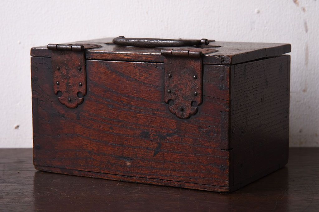 アンティーク雑貨　和製アンティーク　金具付き!古い木の印箱(小物収納箱)(2)