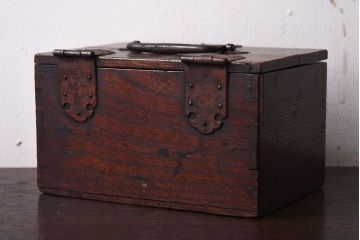 アンティーク雑貨　和製アンティーク　金具付き!古い木の印箱(小物収納箱)(2)