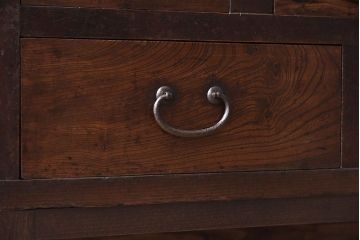 アンティーク家具　脚付き!モールガラス引き戸のアンティーク収納棚