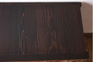 アンティーク家具　脚付き!モールガラス引き戸のアンティーク収納棚