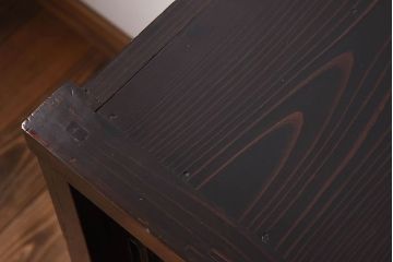 アンティーク家具　脚付き!モールガラス引き戸のアンティーク収納棚