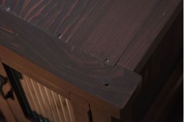 アンティーク家具　脚付き!モールガラス引き戸のアンティーク収納棚