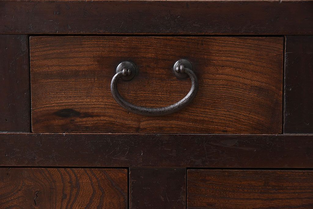 アンティーク家具　脚付き!モールガラス引き戸のアンティーク収納棚