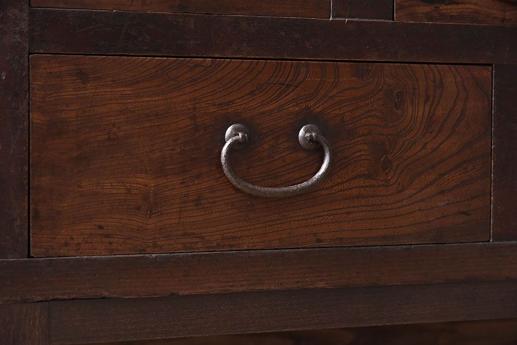 アンティーク家具　脚付き!モールガラス引き戸のアンティーク収納棚