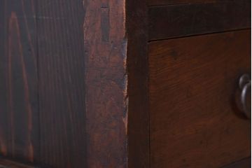 アンティーク家具　脚付き!モールガラス引き戸のアンティーク収納棚