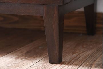 アンティーク家具　脚付き!モールガラス引き戸のアンティーク収納棚