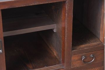 アンティーク家具　脚付き!モールガラス引き戸のアンティーク収納棚