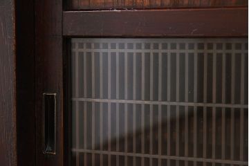 アンティーク家具　脚付き!組子入り引き戸のアンティーク収納棚