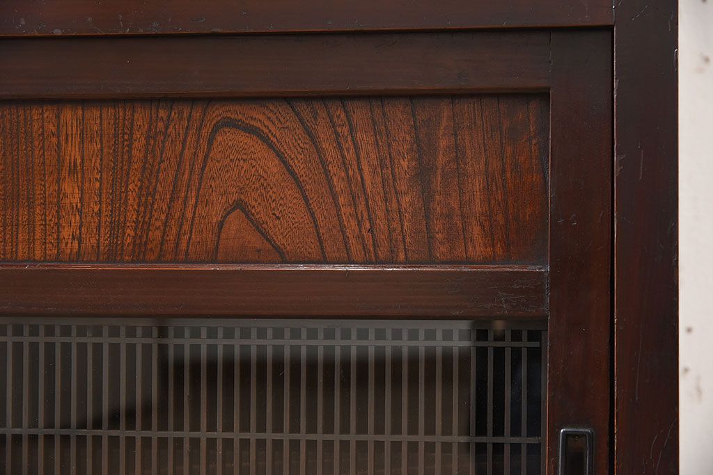 アンティーク家具　脚付き!組子入り引き戸のアンティーク収納棚