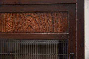 アンティーク家具　脚付き!組子入り引き戸のアンティーク収納棚