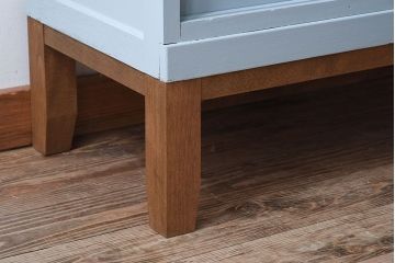 アンティーク家具　作業台付き!ダイヤガラス引き戸の小ぶりなアンティーク脚付き食器棚