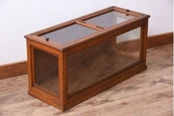 アンティーク家具　天井蓋付き!古いタモ材製の小ぶりなアンティークガラスケース