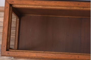 アンティーク家具　天井蓋付き!古いタモ材製の小ぶりなアンティークガラスケース
