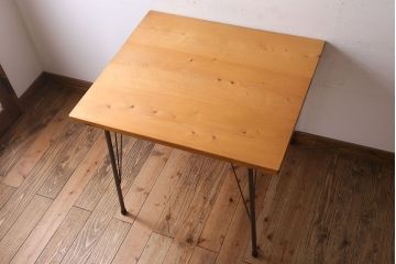 アンティーク家具　天板檜材　アンティーク　シンプルな鉄脚テーブル