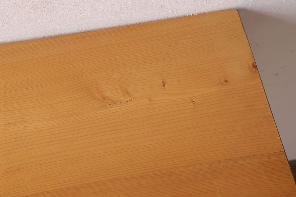 アンティーク家具　天板檜材　アンティーク　シンプルな鉄脚テーブル