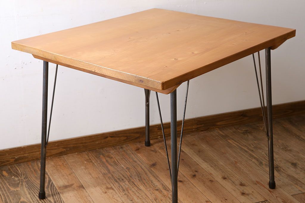 アンティーク家具　天板檜材　アンティーク　シンプルな鉄脚テーブル