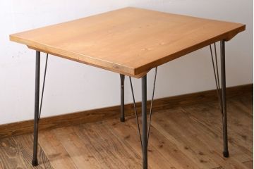 アンティーク家具　天板檜材　アンティーク　シンプルな鉄脚テーブル