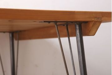 アンティーク家具　天板檜材　アンティーク　シンプルな鉄脚テーブル