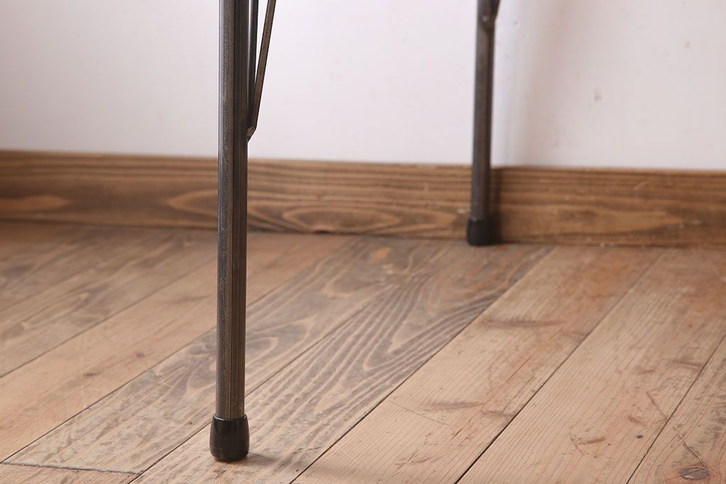 アンティーク家具　天板檜材　アンティーク　シンプルな鉄脚テーブル