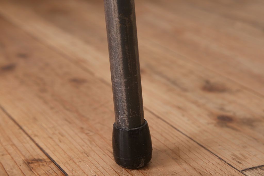 アンティーク家具　天板檜材　アンティーク　シンプルな鉄脚テーブル