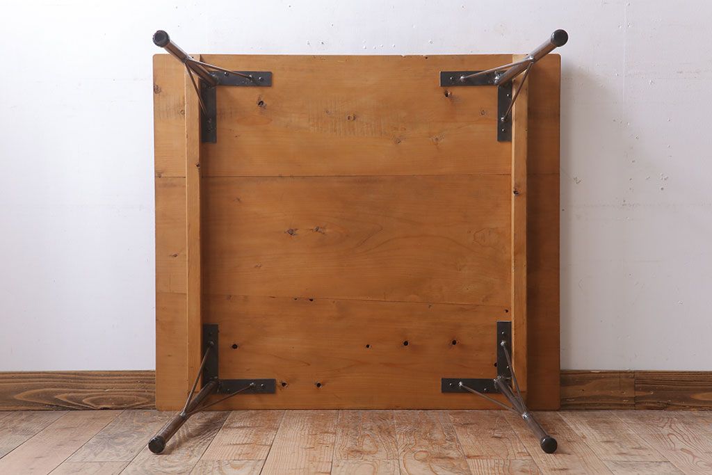 アンティーク家具　天板檜材　アンティーク　シンプルな鉄脚テーブル