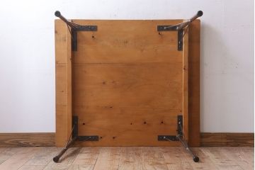 アンティーク家具　天板檜材　アンティーク　シンプルな鉄脚テーブル