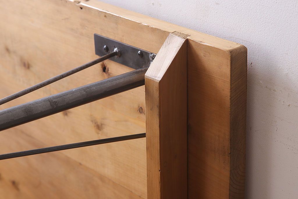 アンティーク家具　天板檜材　アンティーク　シンプルな鉄脚テーブル