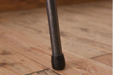 アンティーク家具　天板朴の木材　アンティーク　シンプルな鉄脚テーブル