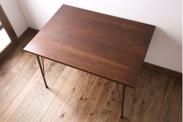 アンティーク家具　天板朴の木材　アンティーク　シンプルな鉄脚テーブル