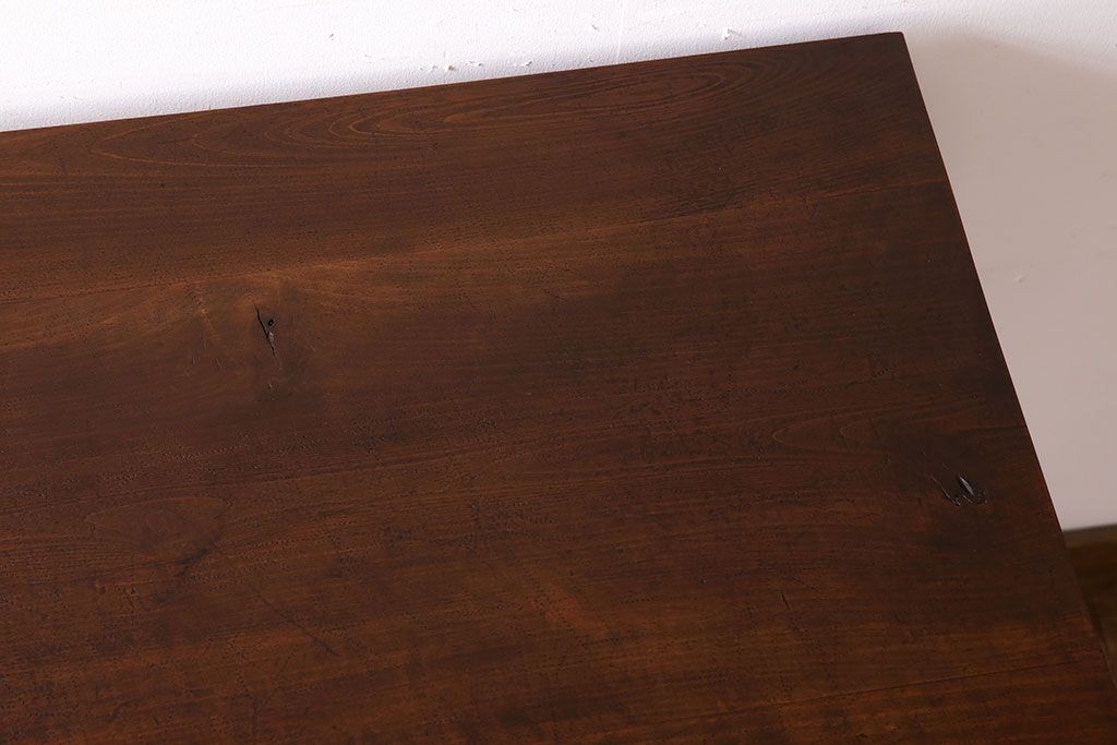 アンティーク家具　天板朴の木材　アンティーク　シンプルな鉄脚テーブル