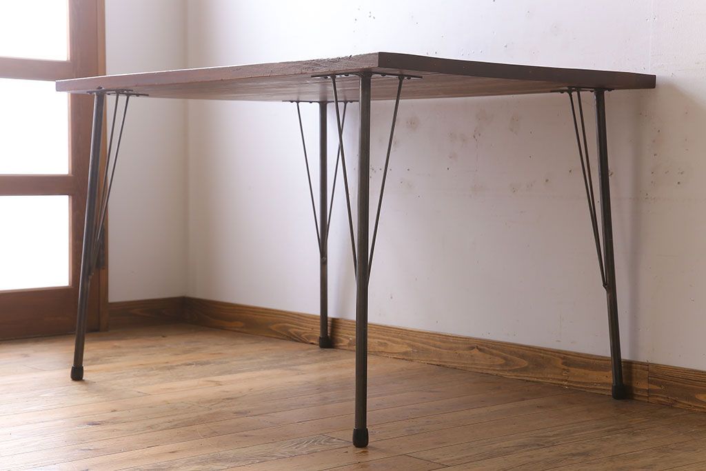 アンティーク家具　天板朴の木材　アンティーク　シンプルな鉄脚テーブル