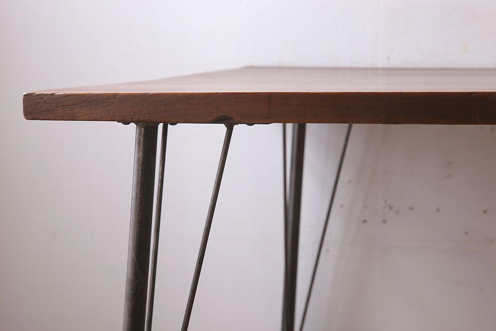 アンティーク家具　天板朴の木材　アンティーク　シンプルな鉄脚テーブル