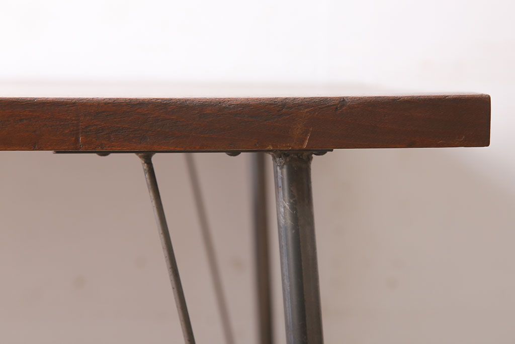 アンティーク家具　天板朴の木材　アンティーク　シンプルな鉄脚テーブル