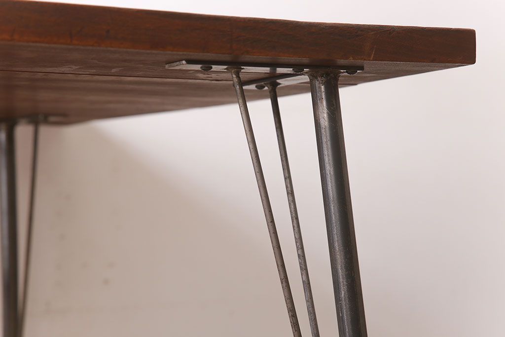 アンティーク家具　天板朴の木材　アンティーク　シンプルな鉄脚テーブル