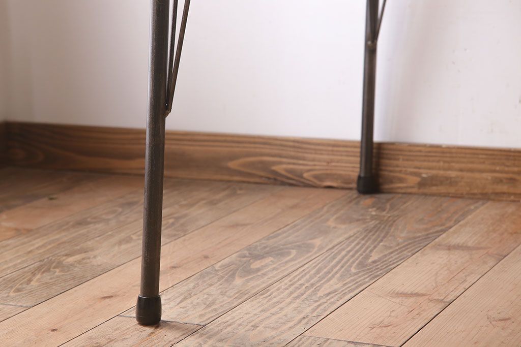 アンティーク家具　天板朴の木材　アンティーク　シンプルな鉄脚テーブル