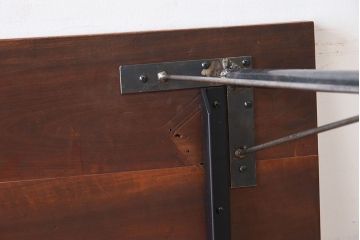 アンティーク家具　天板朴の木材　アンティーク　シンプルな鉄脚テーブル