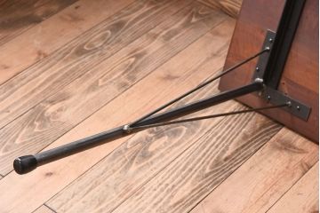 アンティーク家具　天板朴の木材　アンティーク　シンプルな鉄脚テーブル