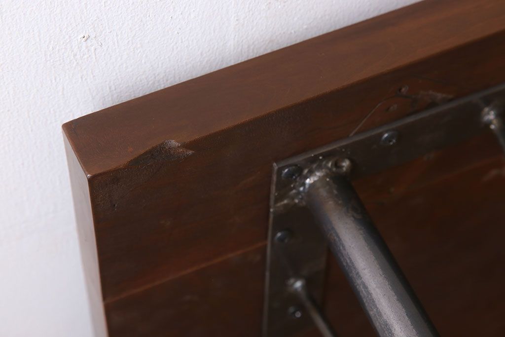 アンティーク家具　天板朴の木材　アンティーク　シンプルな鉄脚テーブル