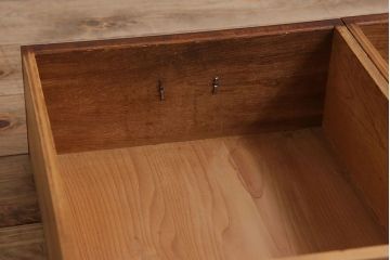 アンティーク家具　前面欅材　結霜ガラス入り!和製アンティークの重ね戸棚(食器棚)